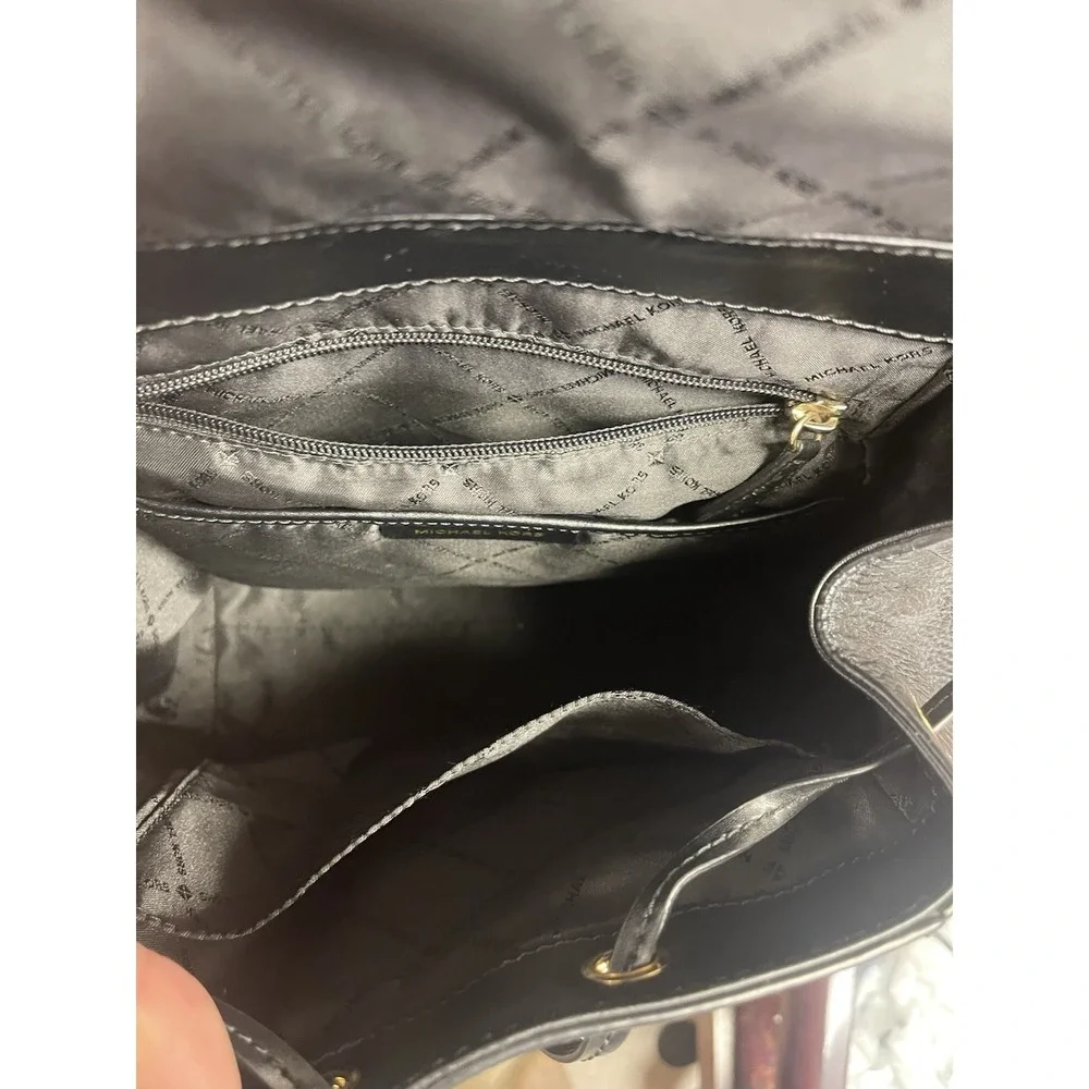 Michael Kors Ginger Flap Drawstring‎ Backpack Medium Pebbled Black